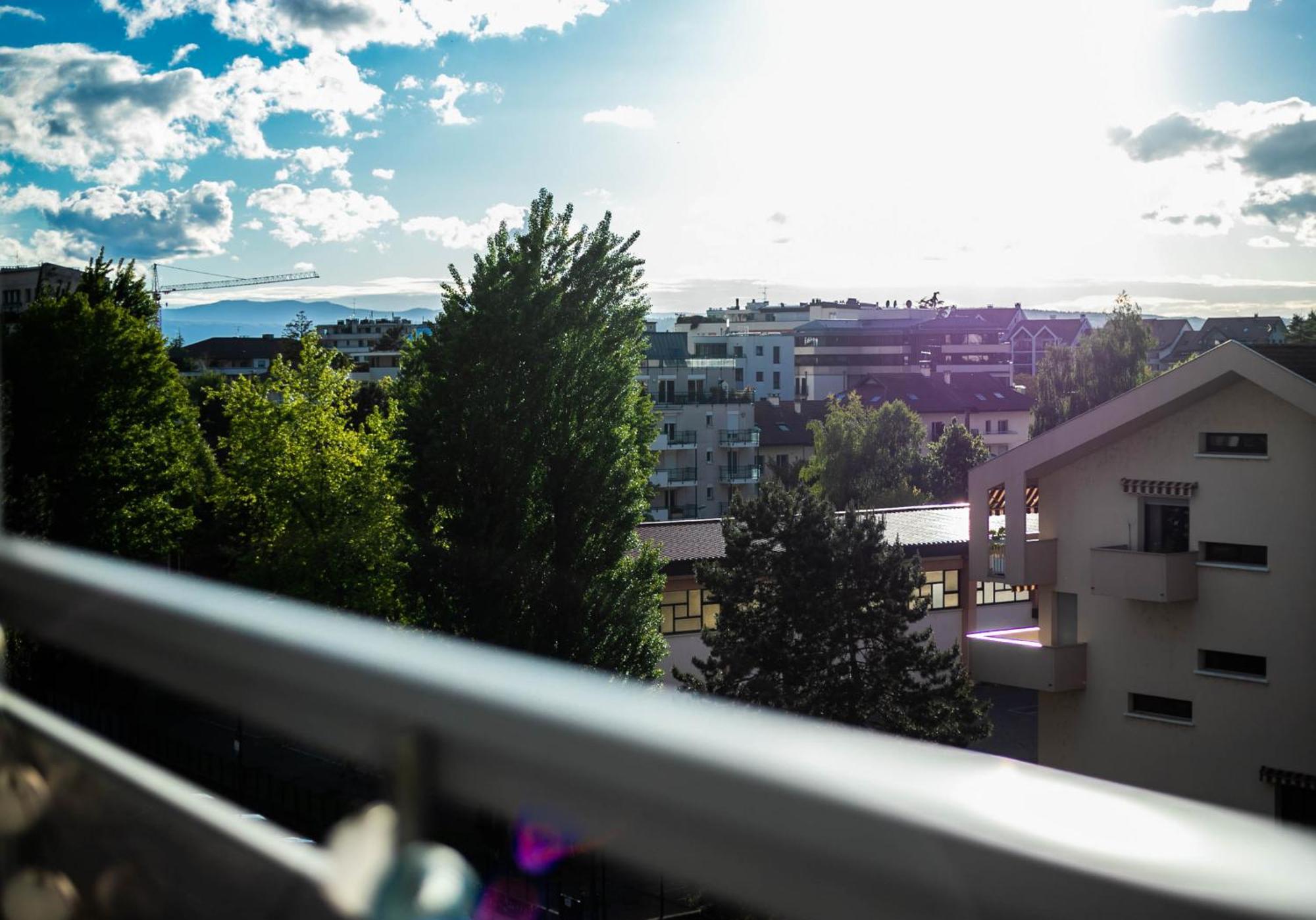Woody 100M Du Lac Balcon Annecy Luaran gambar